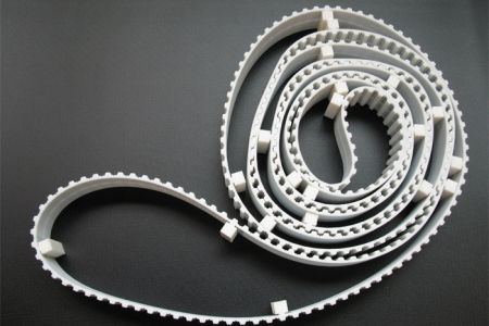 PU-Zahnriemen mit Nocken