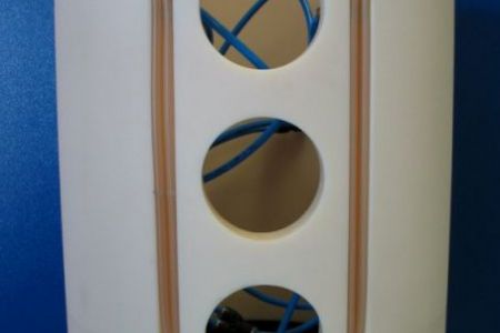 Hohlkammerdichtung auf einem PA-Rohr als Lakiervorrichtung Lufthansa 